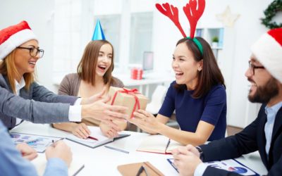 Choosing the right gift and Christmas card for your colleagues